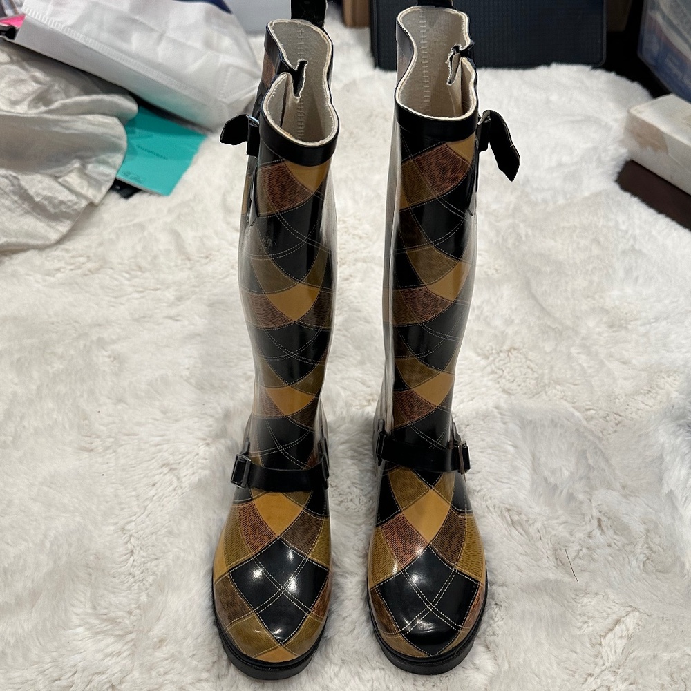 Nature Breeze Checkered Rain Boots - Picture 2 of 6